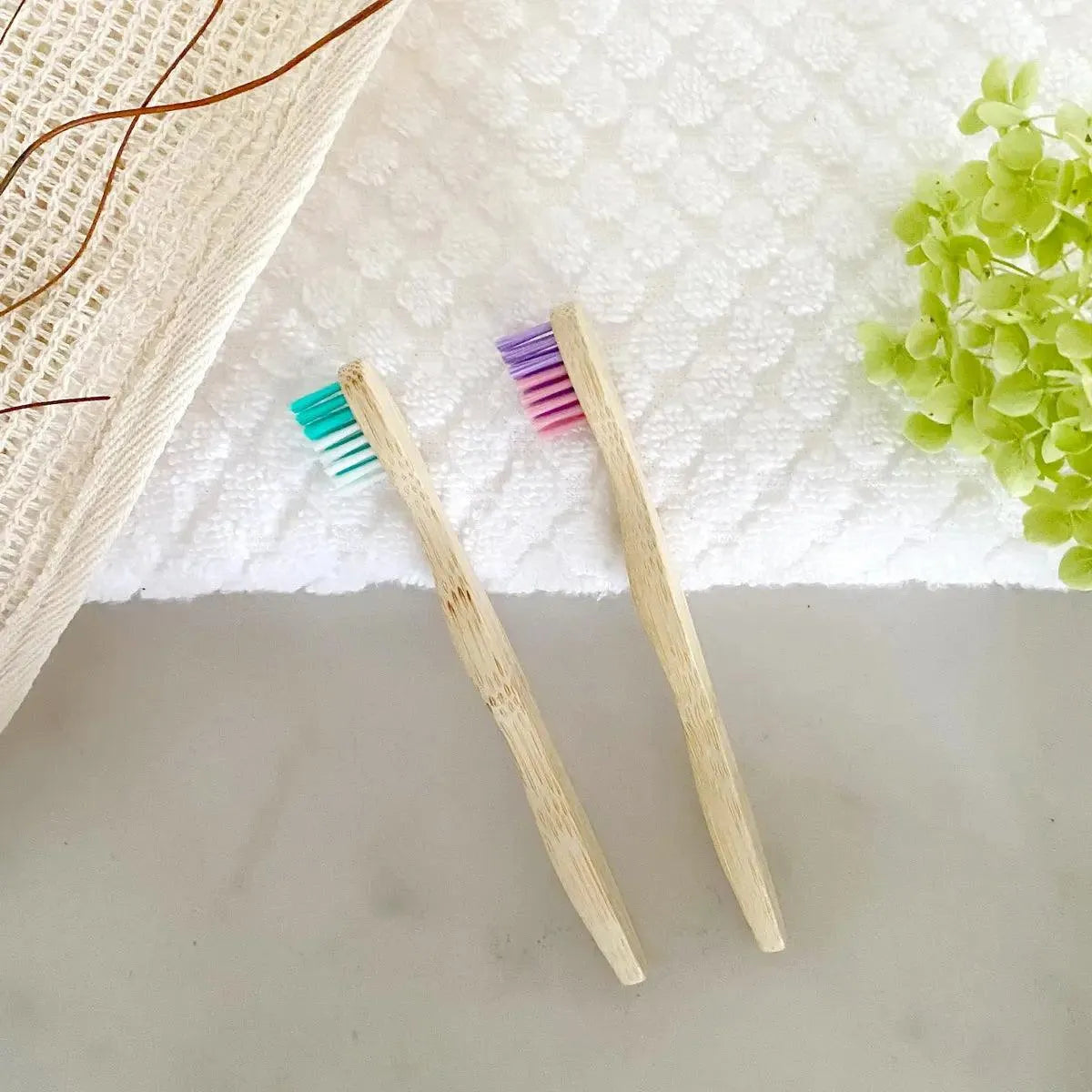 Brosse à dents pour enfants en bambou ( 2 modèles ) - Savonnerie Escale Nature