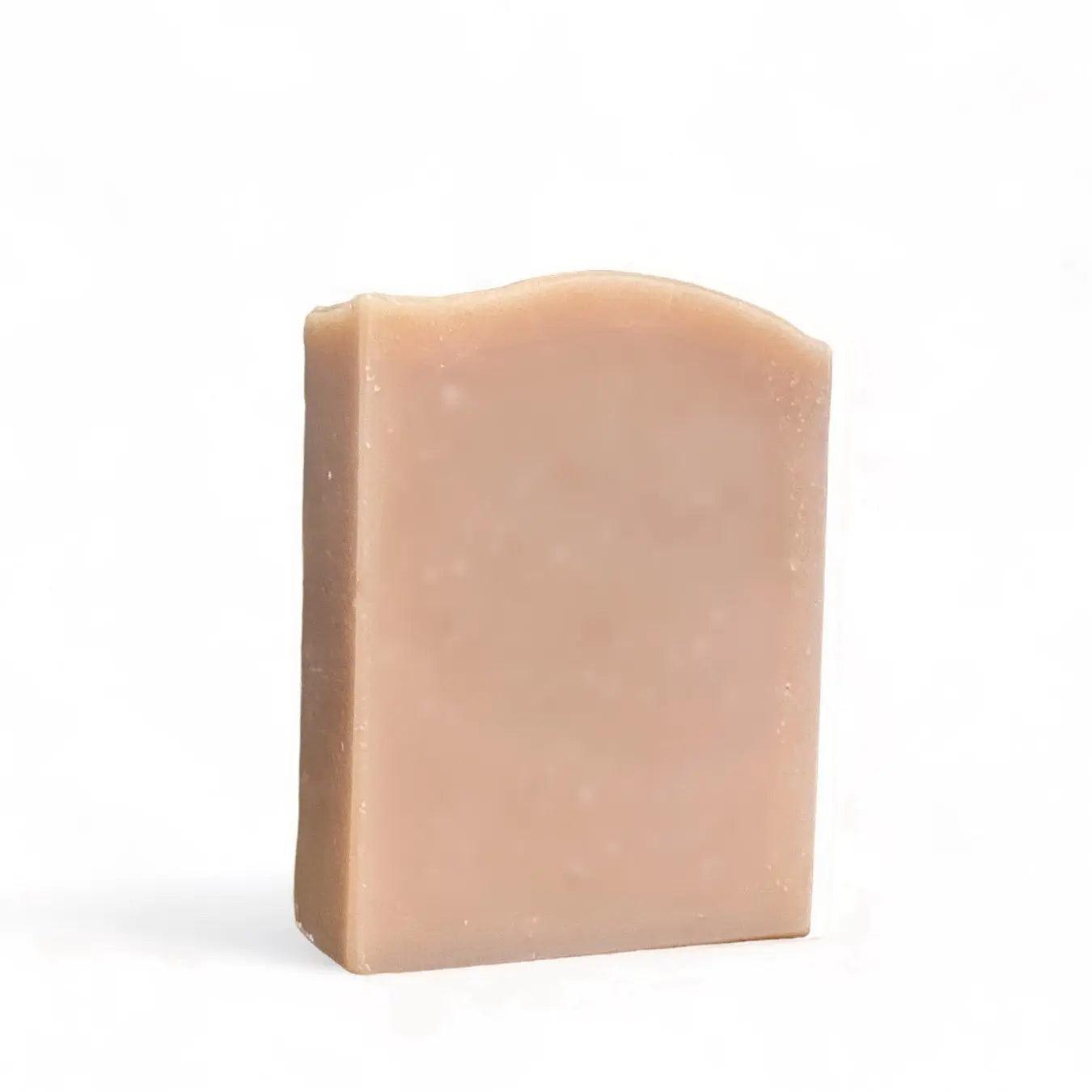 Savon naturel et artisanal eau de rose et lys avec avoine et beurre karité- Savonnerie Escale Nature au Québec