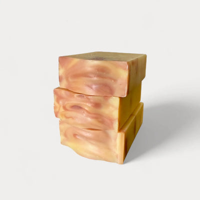 Savon fruité naturel et artisanal aux agrumes, avoine et karité - Savon solide par Savonnerie Escale Nature au Québec.