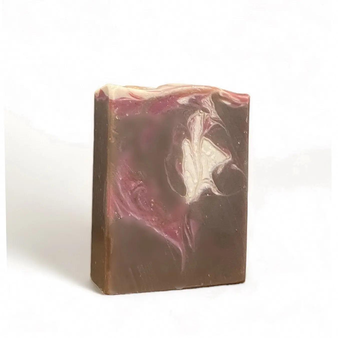 Savon naturel et artisanal pétales et sucre rose  par Savonnerie Escale Nature au Québec