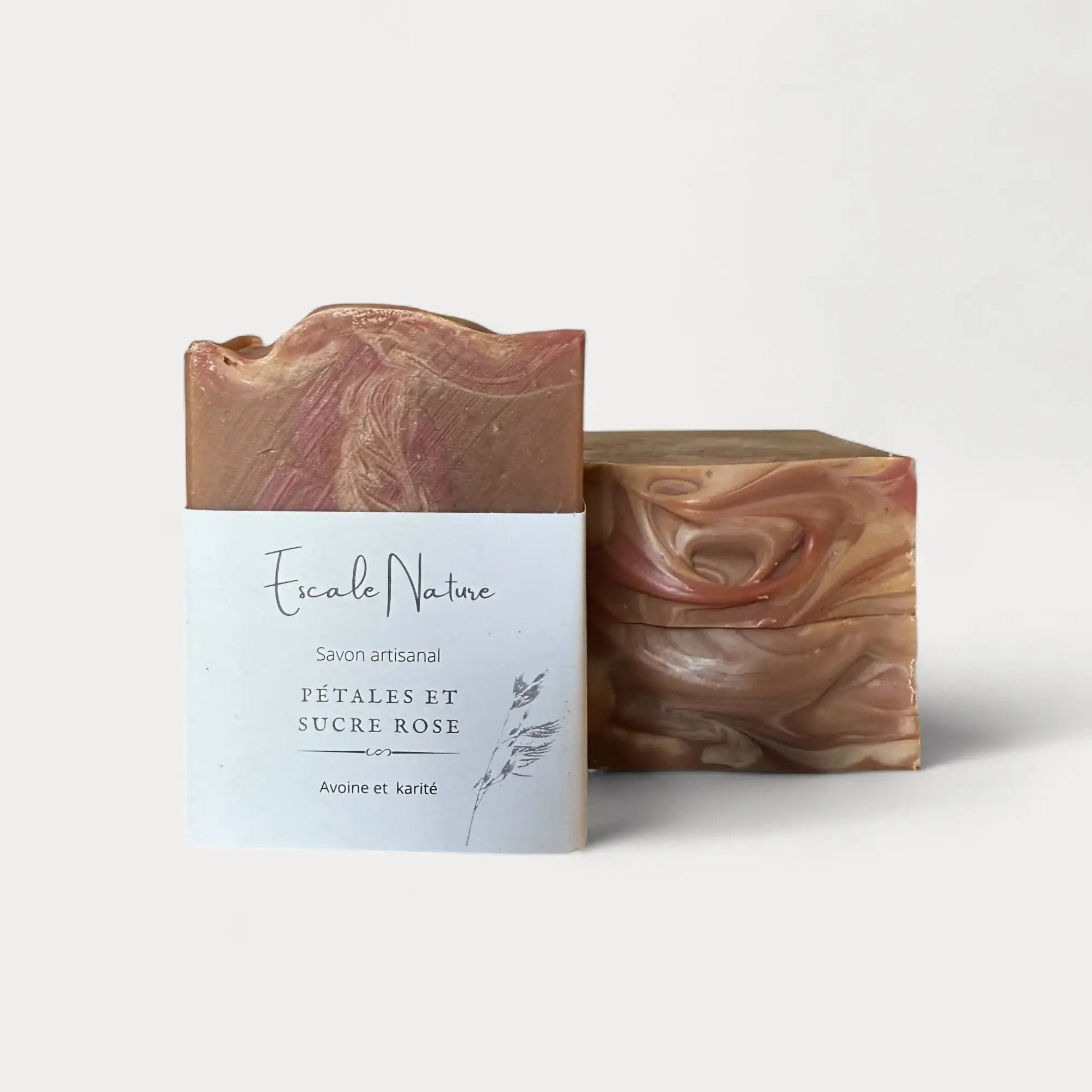 Savon naturel et artisanal pétales et sucre rose  par Savonnerie Escale Nature au Québec