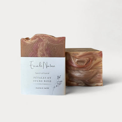 Savon naturel et artisanal pétales et sucre rose  par Savonnerie Escale Nature au Québec