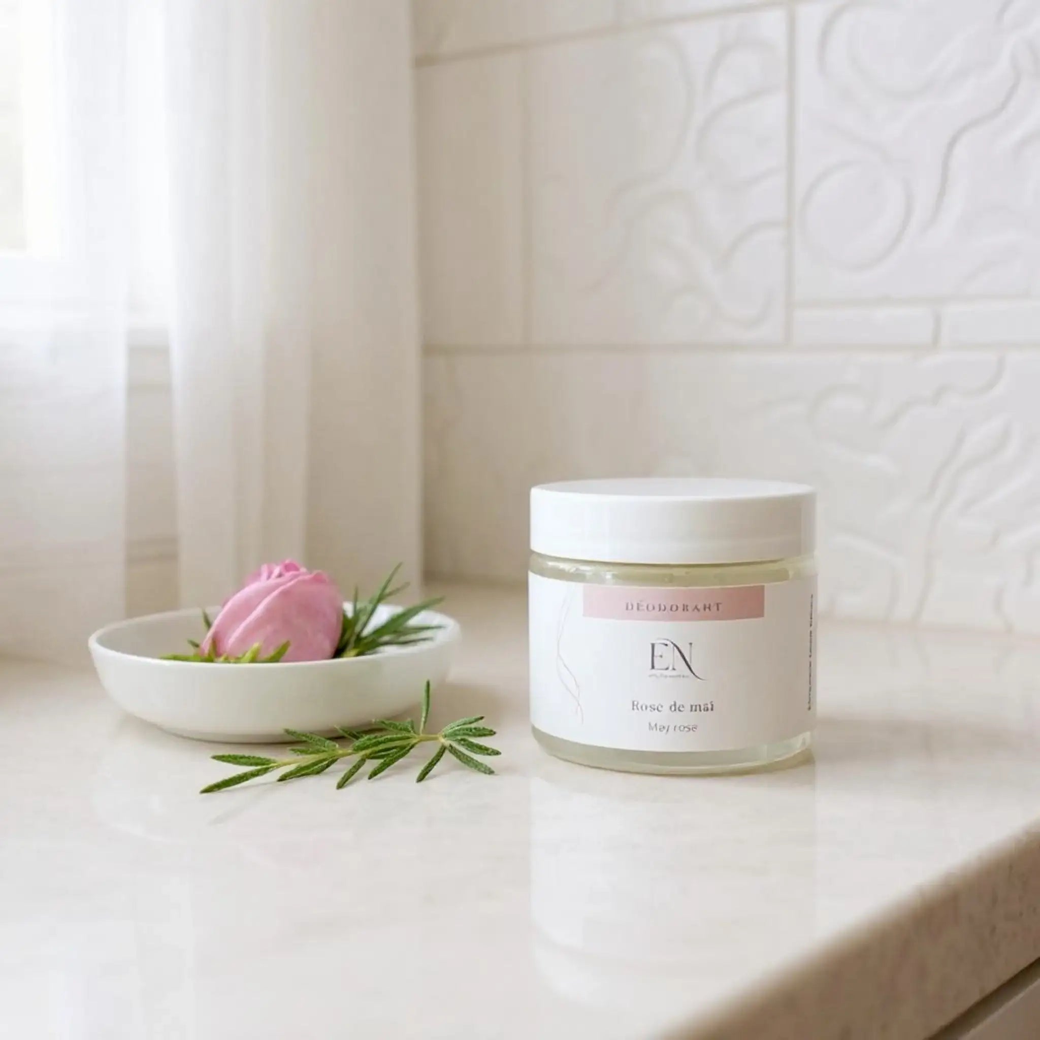 Déodorant crème naturel et efficace enrichi d'avoine à la rose de mai fait au Québec par Savonnerie Escale Nature
