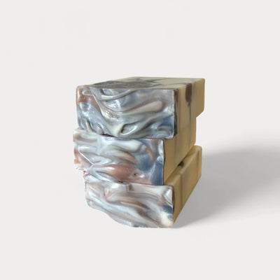 Savon naturel et artisanal épinette noire avec avoine et beurre de karité - Savon solide pour homme par Savonnerie Escale Nature au Québec