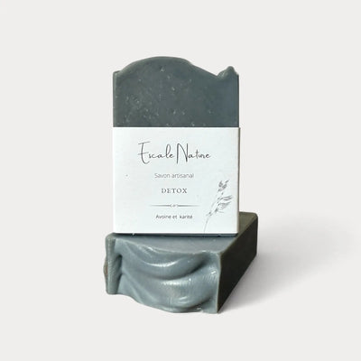 Savon artisanal naturel detox avec charbon activé pour peau à grasse par Savonnerie Escale Nature au Québec