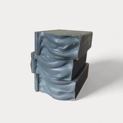 Savon artisanal naturel detox avec charbon activé pour peau à grasse par Savonnerie Escale Nature au Québec