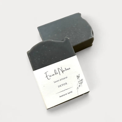 Savon artisanal naturel detox avec charbon activé pour peau à grasse par Savonnerie Escale Nature au Québec