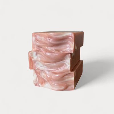 Savon floral pour femme naturel et artisanal fleurs de cerisier avec avoine et beurre de karité - Savon solide par Savonnerie Escale Nature au Québec