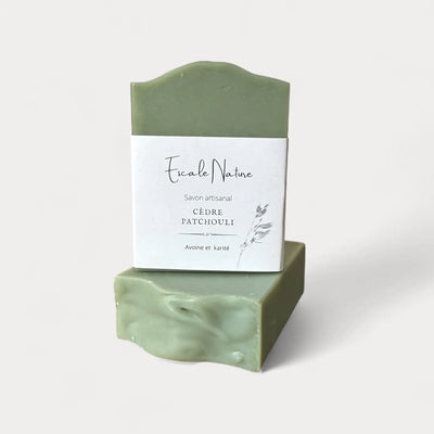 Savon pour homme artisanal et naturel cèdre et patchouli. Savon solide fait au Québec  par Savonnerie Escale Nature