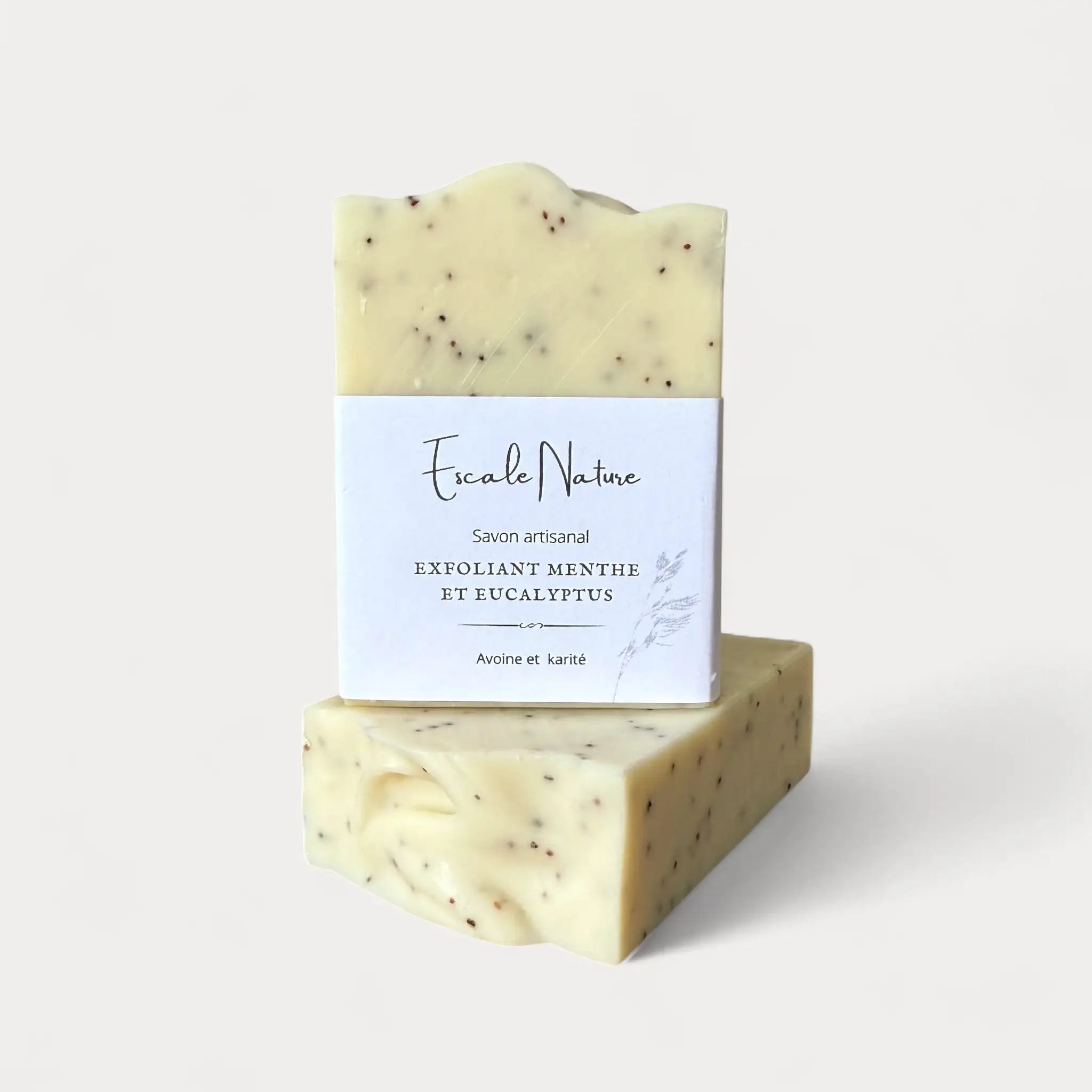 Savon exfoliant naturel et artisanal menthe et eucalyptus fait au Québec par Savonnerie Escale Nature