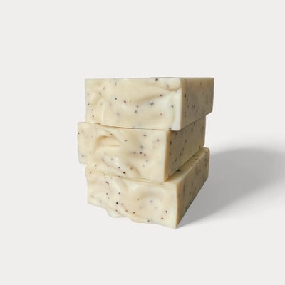 Savon exfoliant naturel et artisanal menthe et eucalyptus fait au Québec par Savonnerie Escale Nature