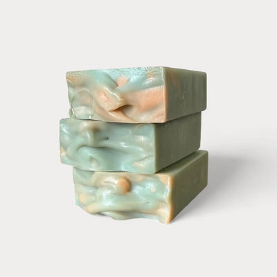 Savon floral naturel et artisanal thé vert et poire - Savonnerie Escale Nature au Québec