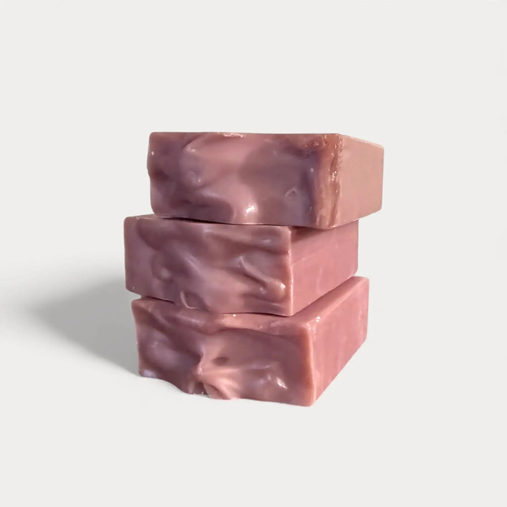 Savon naturel et artisanal au parfum fruité de framboise fait au Québec par Savonnerie Escale Nature