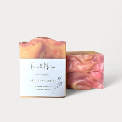 Savon naturel et artisanal pêches et cerises. Savon hydratant solide fait au Québec par Savonnerie Escale Nature