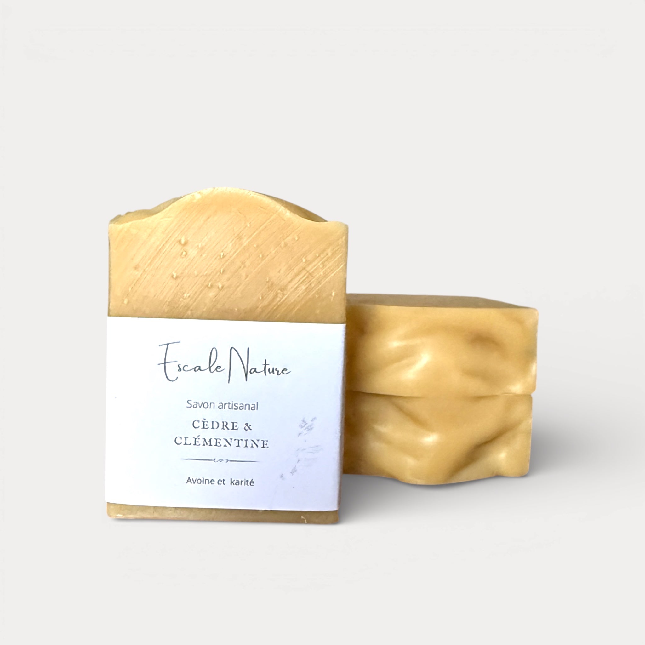 Savon naturel et artisanal bois de cèdre et clémentine fait au Québec par Savonnerie escale Nature.