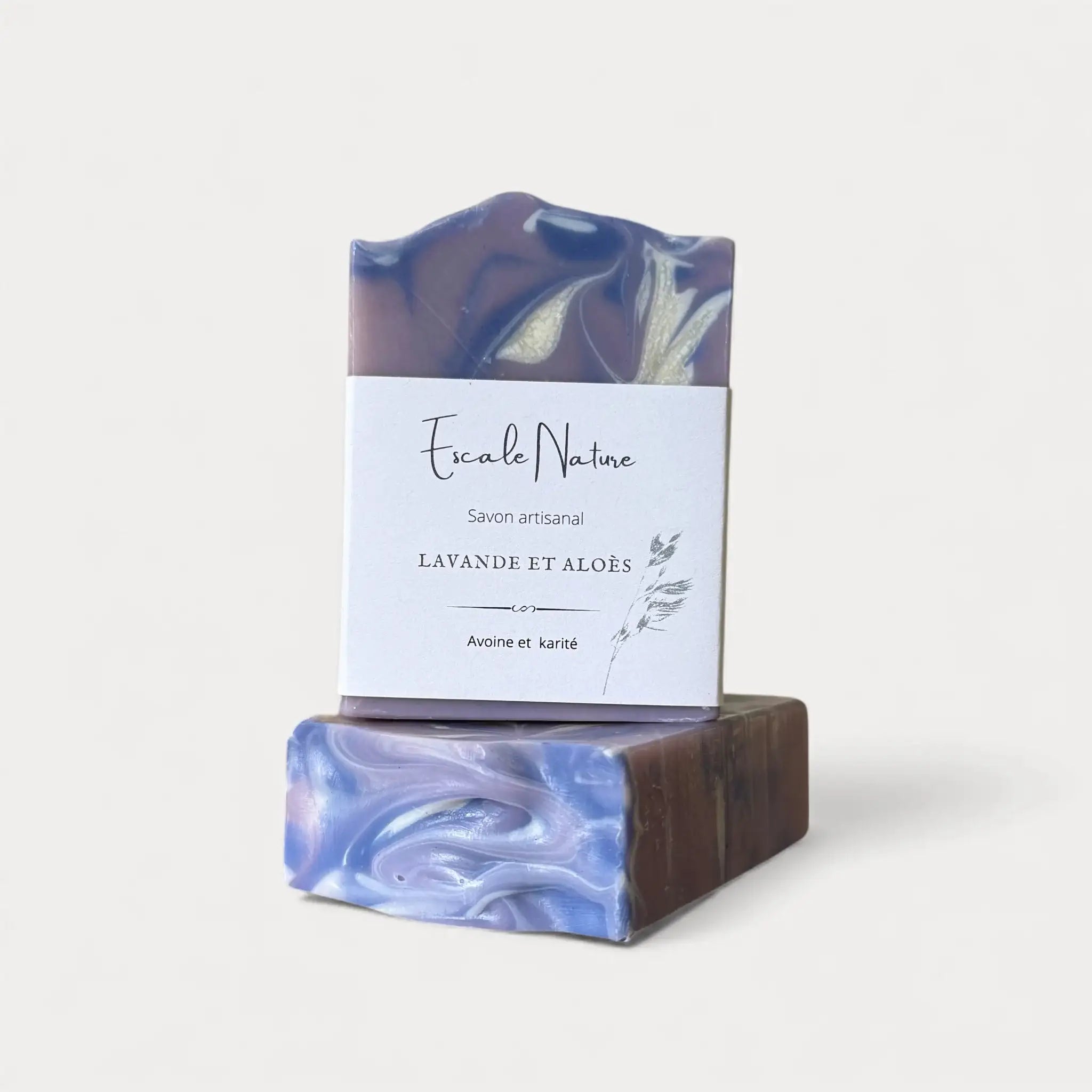 Savon naturel et artisanal lavande et aloès avec avoine et beurre de karité - Savon solide par Savonnerie Escale Nature au Québec