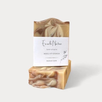 Savon naturel et artisanal miel et chaga avec avoine et beurre de karité - Savon solide par Savonnerie Escale Nature au Québec