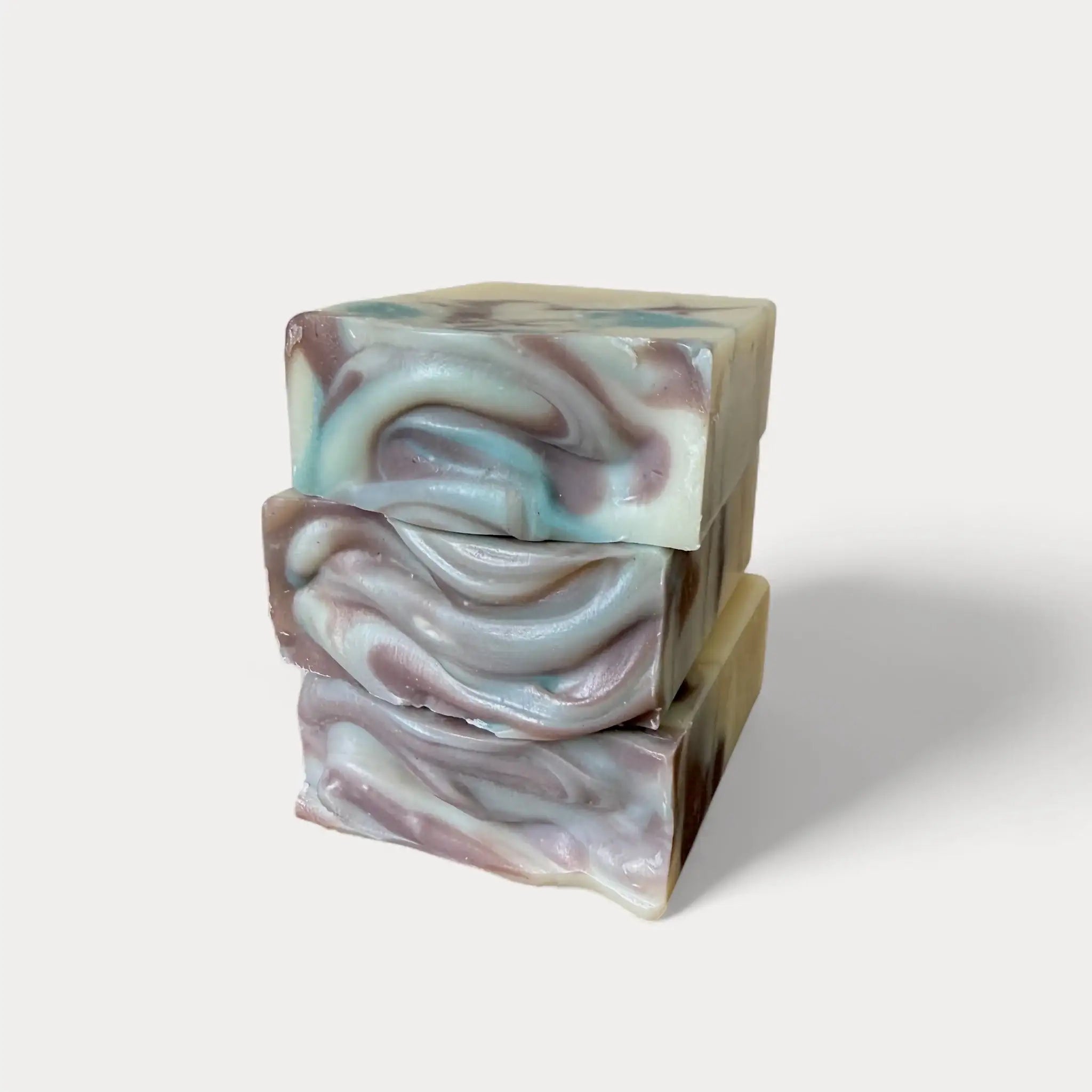 Savon artisanal naturel à l'huile essentielle de patchouli. Savon solide par Savonnerie Escale Nature au Québec