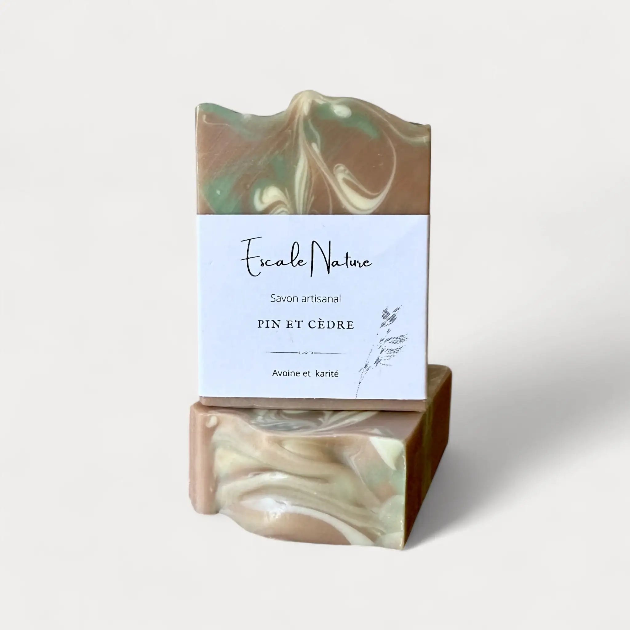 Savon naturel et artisanal pour homme pin et cèdre avec avoine et beurre de karité - Savon solide par Savonnerie Escale Nature au Québec