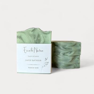 Savon naturel et artisanal aux huiles essentielles de sapin avec avoine et beurre de karité - Savon solide pour homme par Savonnerie Escale Nature au Québec