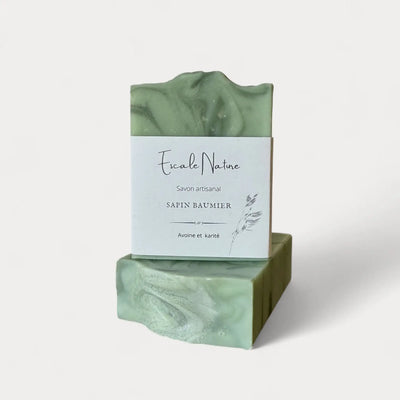 Savon naturel et artisanal aux huiles essentielles de sapin avec avoine et beurre de karité - Savon solide pour homme par Savonnerie Escale Nature au Québec