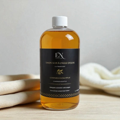 Savon noir sapin eucalyptus pour la lessive et l'entretien ménager fait au Québec par Savonnerie Escale Nature