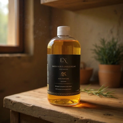 Savon noir ménager liquide, naturel à l'huile d'olive. Nettoyant écologique pour la maison et le jardin fait au Québec, Canada