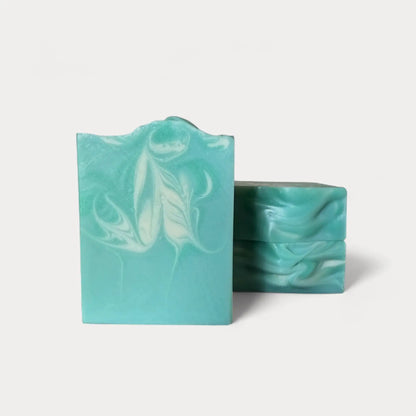 Savon artisanal naturel eucalyptus avec avoine et beurre de karité - Savon solide par Savonnerie Escale Nature au Québec 
